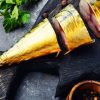 smoked-fish-on-kitchen-board-smoked-mackerel-smoke-2025-10-14-18-04-49-utc Folhas de Ouro Comestível 24K — Alta Gastronomia