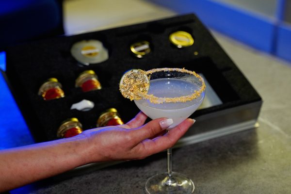 og-cli-flocos-06 Flocos de Ouro Comestível 23K — Cocktails & Champagne