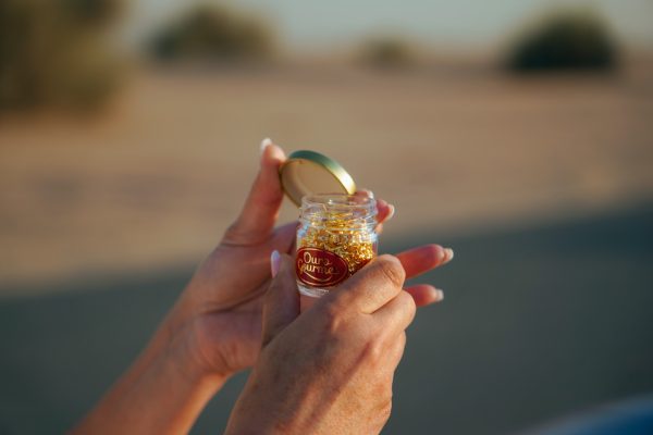og-cli-frascos-10 Flocos de Ouro Comestível 23K — Aplicação Final